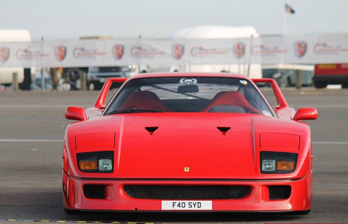 Vào thời điểm ra mắt F40 là chiếc xe nhanh nhất, mạnh nhất và đắt nhất mà Ferrari đã bán ra thị trường.